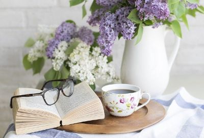 libro, caffè e fiori - alzheimer